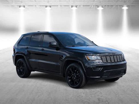 Used 2019 Jeep Grand Cherokee Altitude AWD/4WD image 2