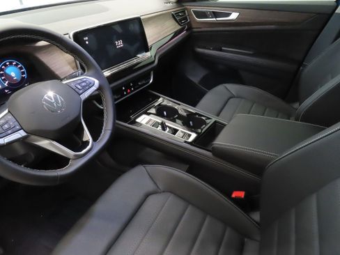 New 2025 Volkswagen Atlas SEL image 21