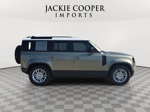 Used 2025 Land Rover Defender 110 S image 4