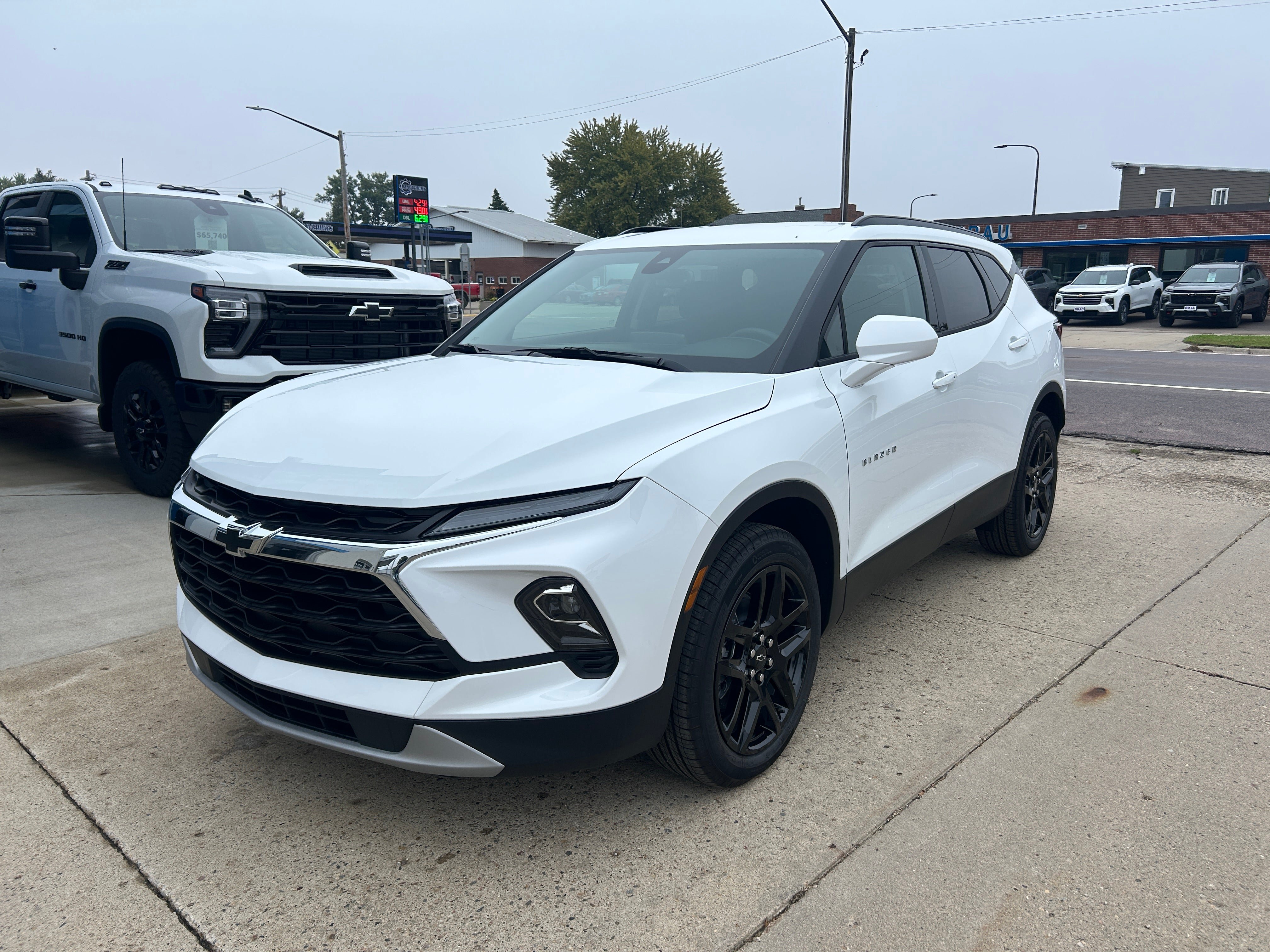 New 2026 Chevrolet Blazer LT w/ Convenience Package AWD/4WD image 2