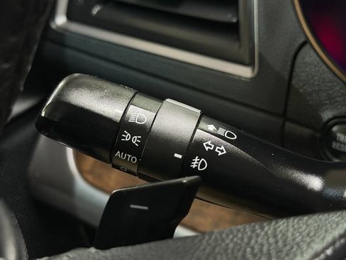 Used 2017 Subaru Outback 3.6R Limited image 38