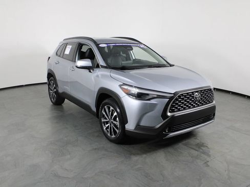 Used 2024 Toyota Corolla Cross XLE FWD image 4