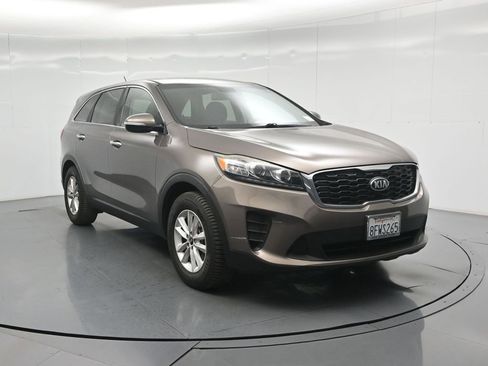 Used 2019 Kia Sorento LX image 56