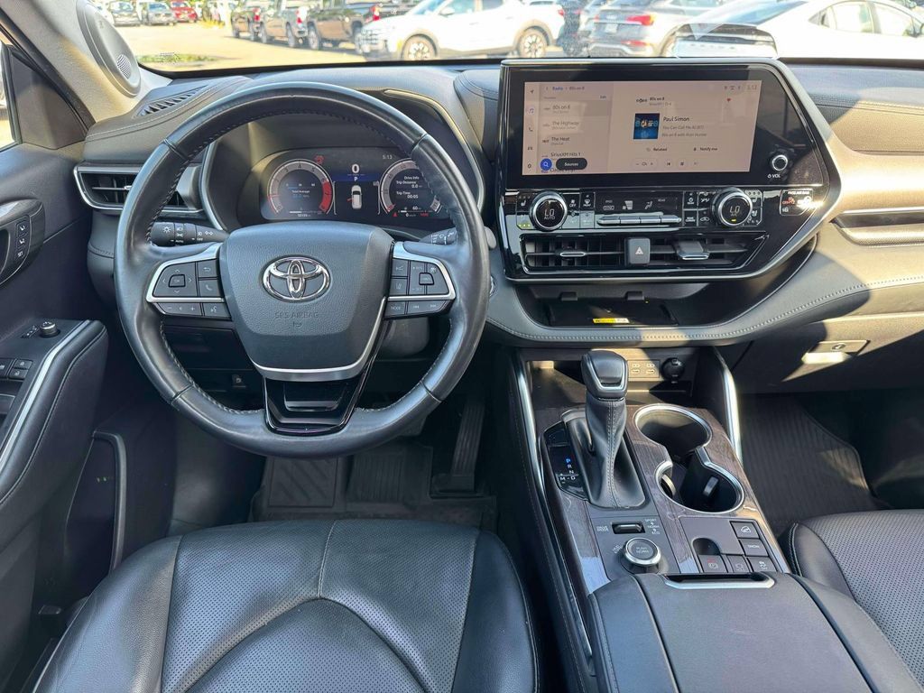 Used 2023 Toyota Highlander Limited AWD/4WD image 20