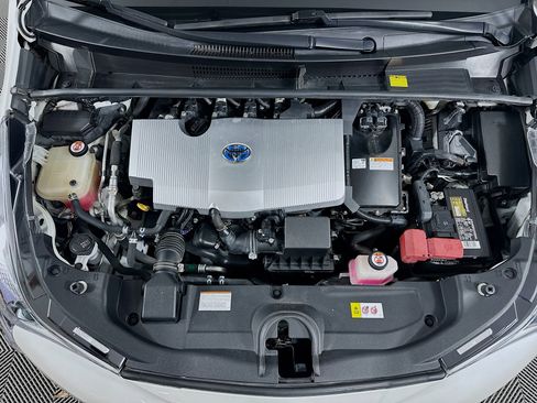Used 2016 Toyota Prius Four image 32