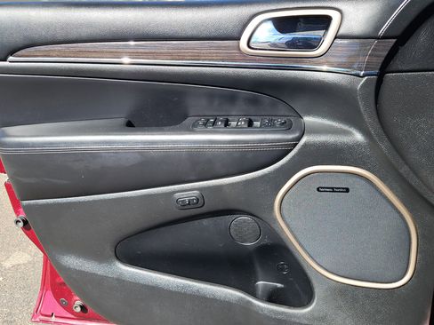 Used 2017 Jeep Grand Cherokee Overland image 11