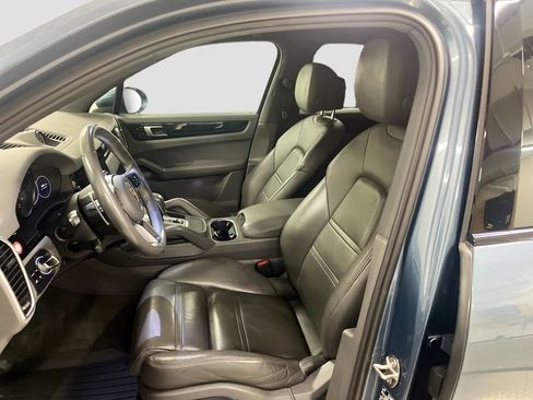 Certified 2019 Porsche Cayenne AWD/4WD image 4