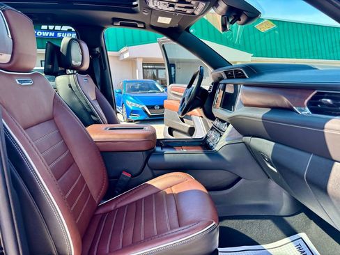 Used 2023 GMC Yukon XL Denali Ultimate image 16