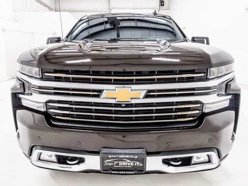 Used 2019 Chevrolet Silverado 1500 High Country w/ Technology Package AWD/4WD image 10