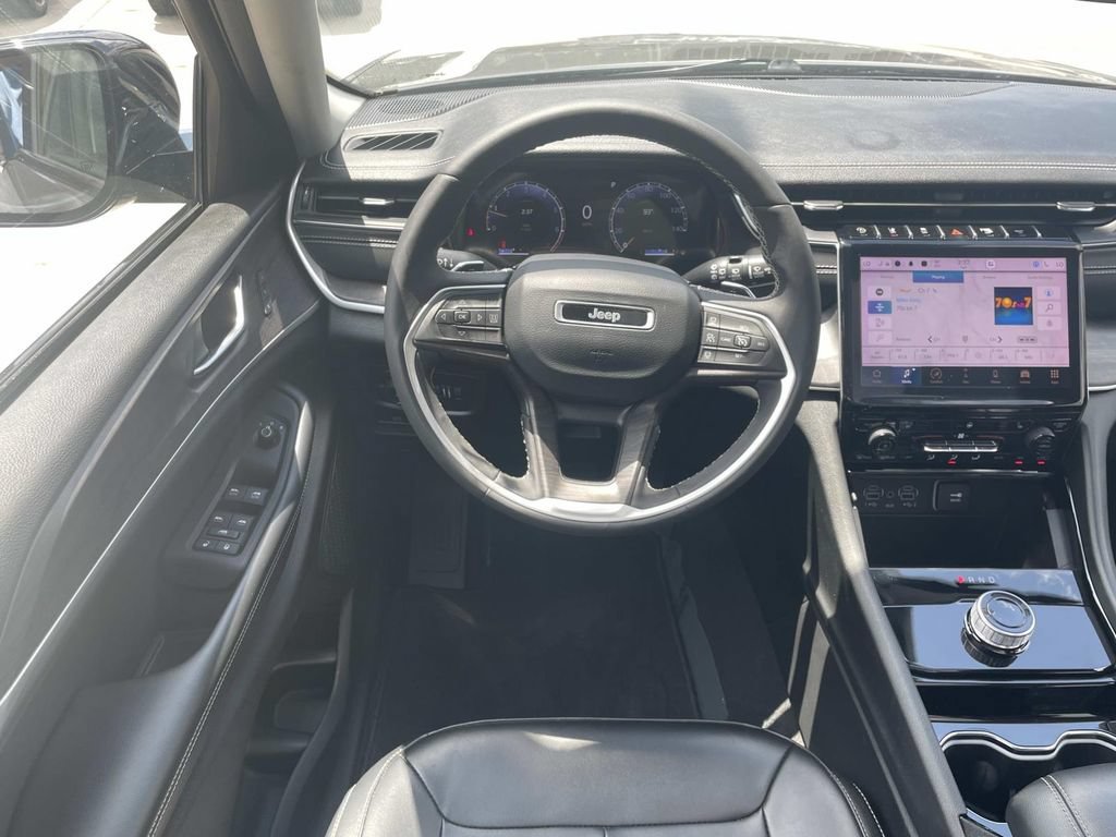 Used 2023 Jeep Grand Cherokee Limited RWD image 11