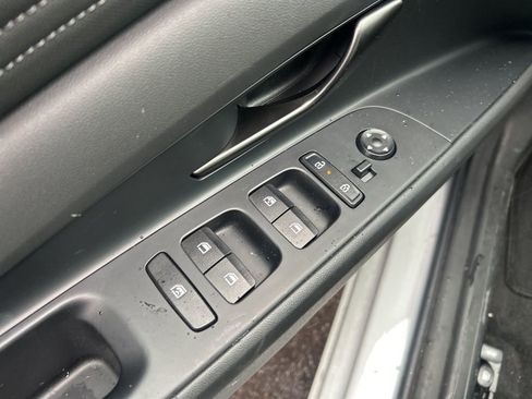 Used 2025 Hyundai Elantra SEL image 8