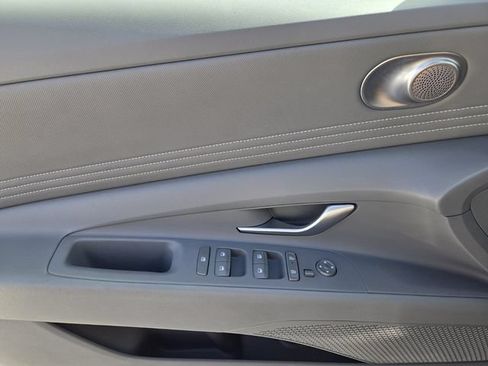 Used 2025 Hyundai Elantra SEL FWD image 20