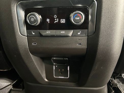 Used 2025 Chevrolet Tahoe High Country AWD/4WD image 32