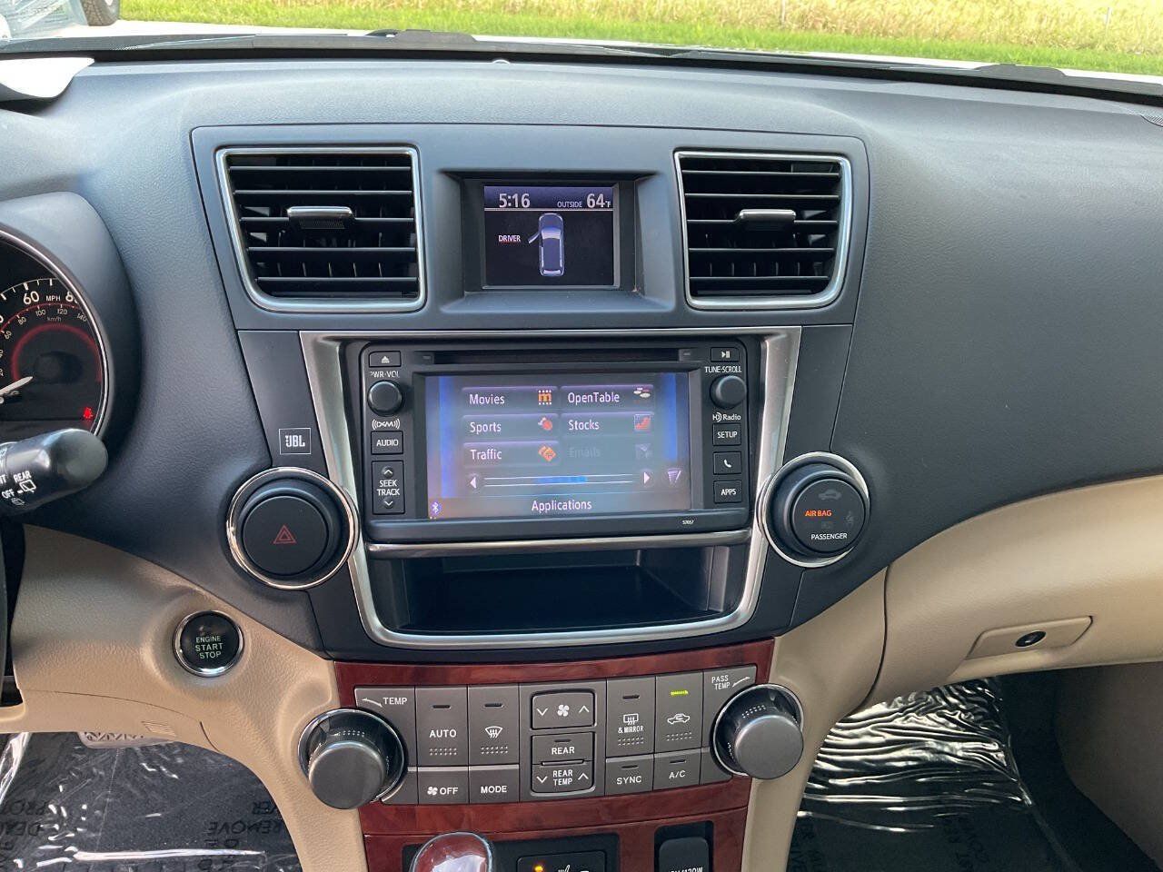 Used 2013 Toyota Highlander Limited AWD/4WD image 22
