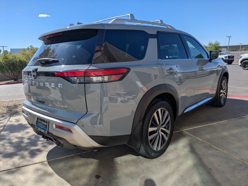 Used 2022 Nissan Pathfinder Platinum w/ Cargo Package FWD image 5