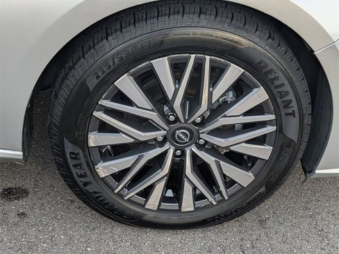 Used 2023 Nissan Altima 2.5 SV image 17