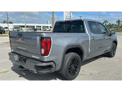 Used 2022 GMC Sierra 1500 Elevation w/ X31 Off-Road Package AWD/4WD image 6