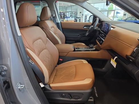 New 2026 Nissan Pathfinder Platinum AWD/4WD image 9