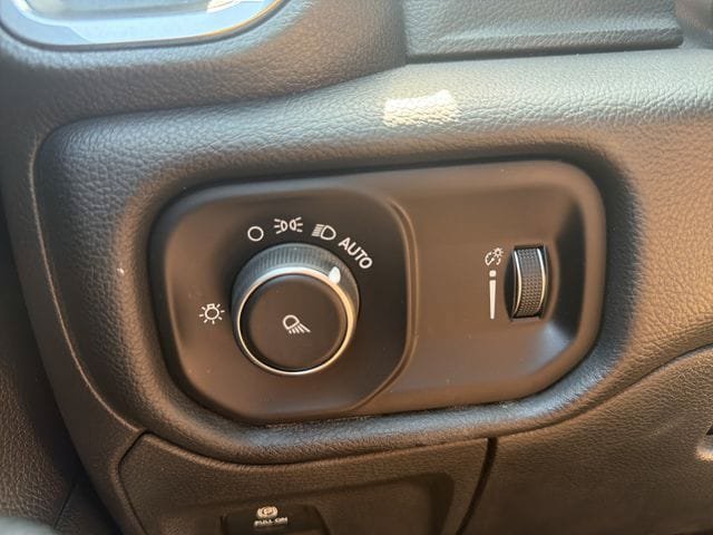 Used 2024 RAM 1500 Laramie RWD image 8