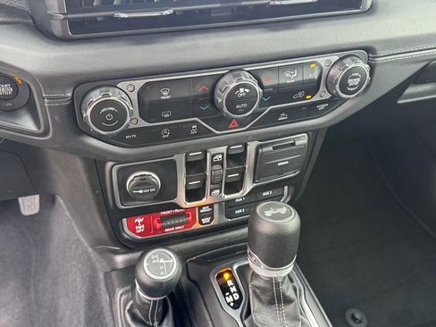 Used 2025 Jeep Wrangler Rubicon image 22