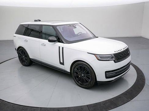 Used 2023 Land Rover Range Rover SE image 2
