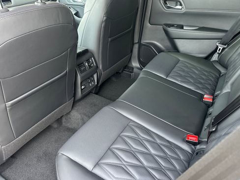 New 2026 Nissan Rogue Platinum image 14