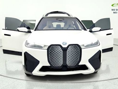 Used 2023 BMW iX xDrive50 w/ Sport Package AWD/4WD image 12