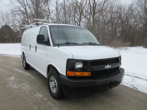 Used 2017 Chevrolet Express 2500 2500 Cargo image 13