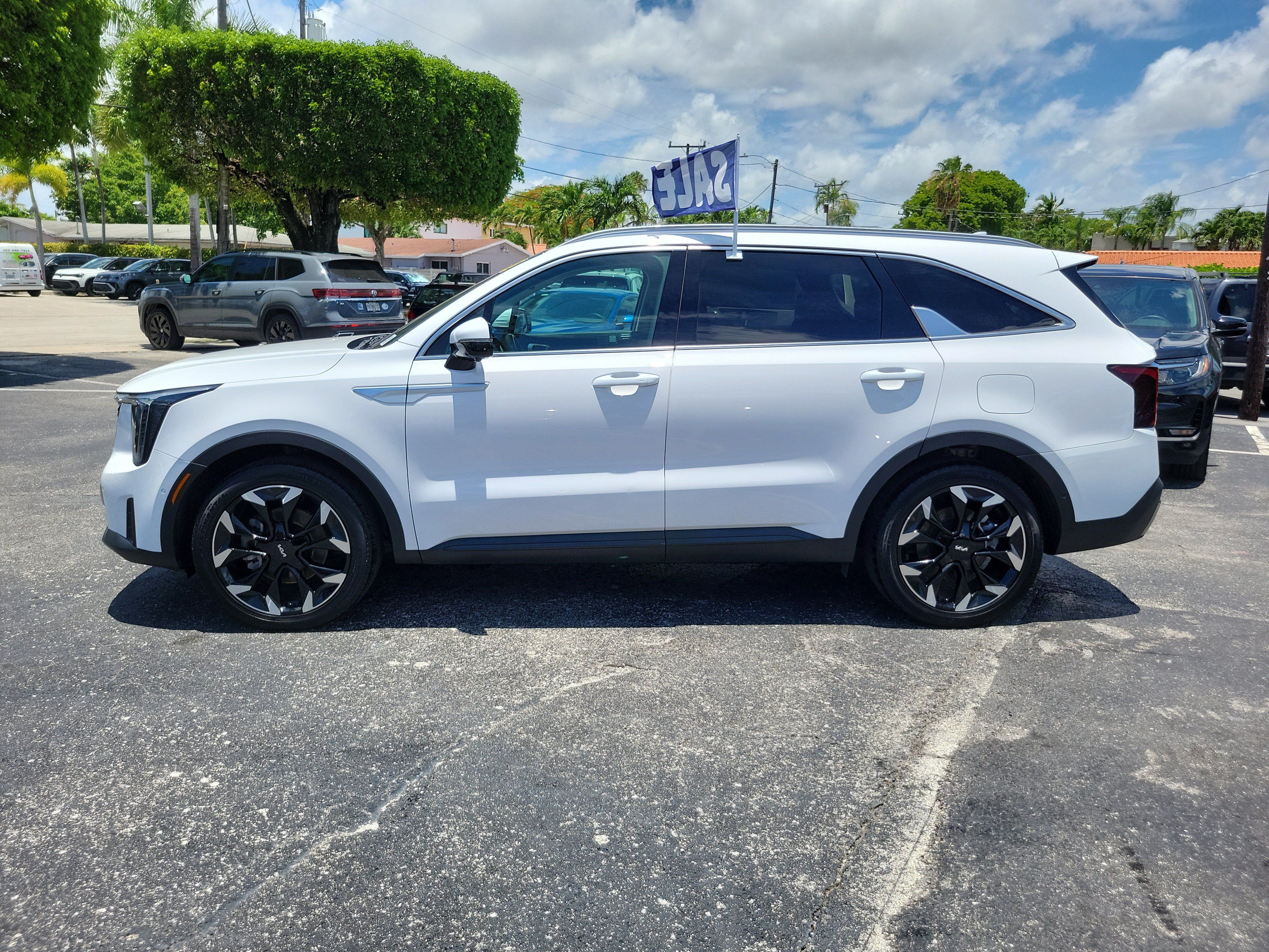 Used 2025 Kia Sorento SX FWD image 2