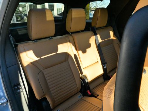 Used 2019 Land Rover Discovery HSE image 50