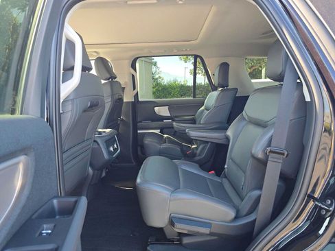 Used 2025 Ford Expedition Active AWD/4WD image 18