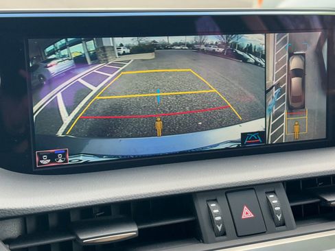 Used 2020 Lexus ES 300h w/ Luxury Package image 18