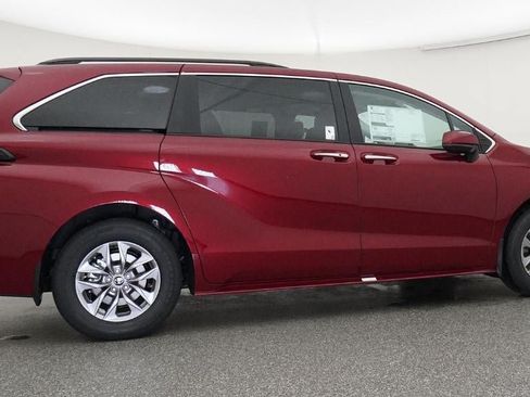New 2026 Toyota Sienna XLE FWD image 26