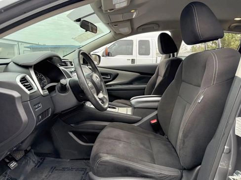 Used 2017 Nissan Murano SV image 2