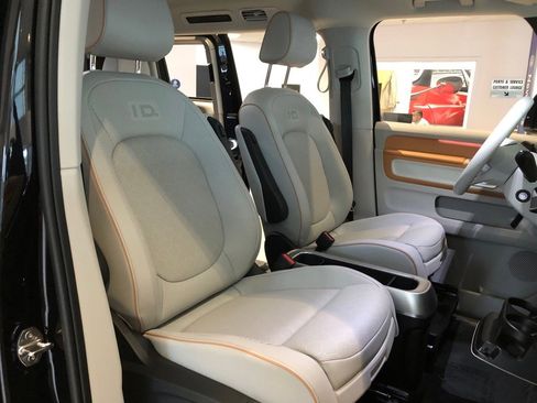 New 2025 Volkswagen ID. Buzz Pro S Plus image 36
