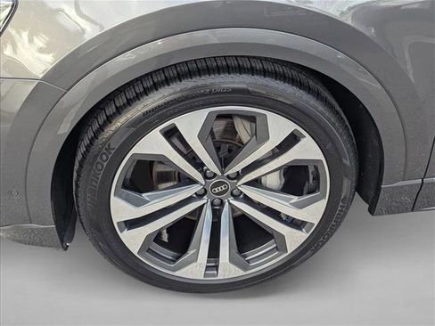 Used 2022 Audi Q8 Prestige image 25