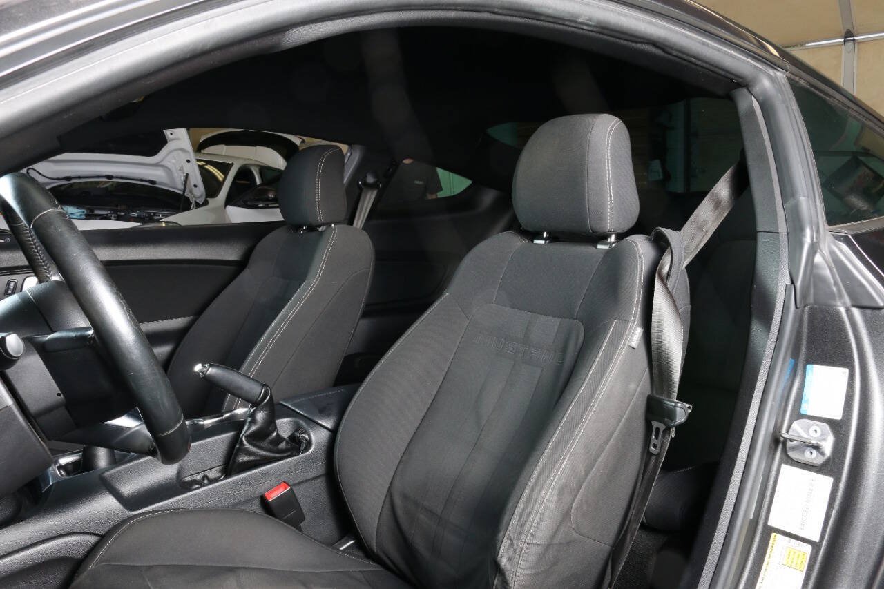 Used 2018 Ford Mustang GT w/ GT Performance Package RWD image 29