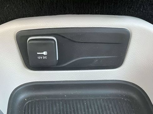 Used 2023 Chrysler Pacifica Touring-L FWD image 30