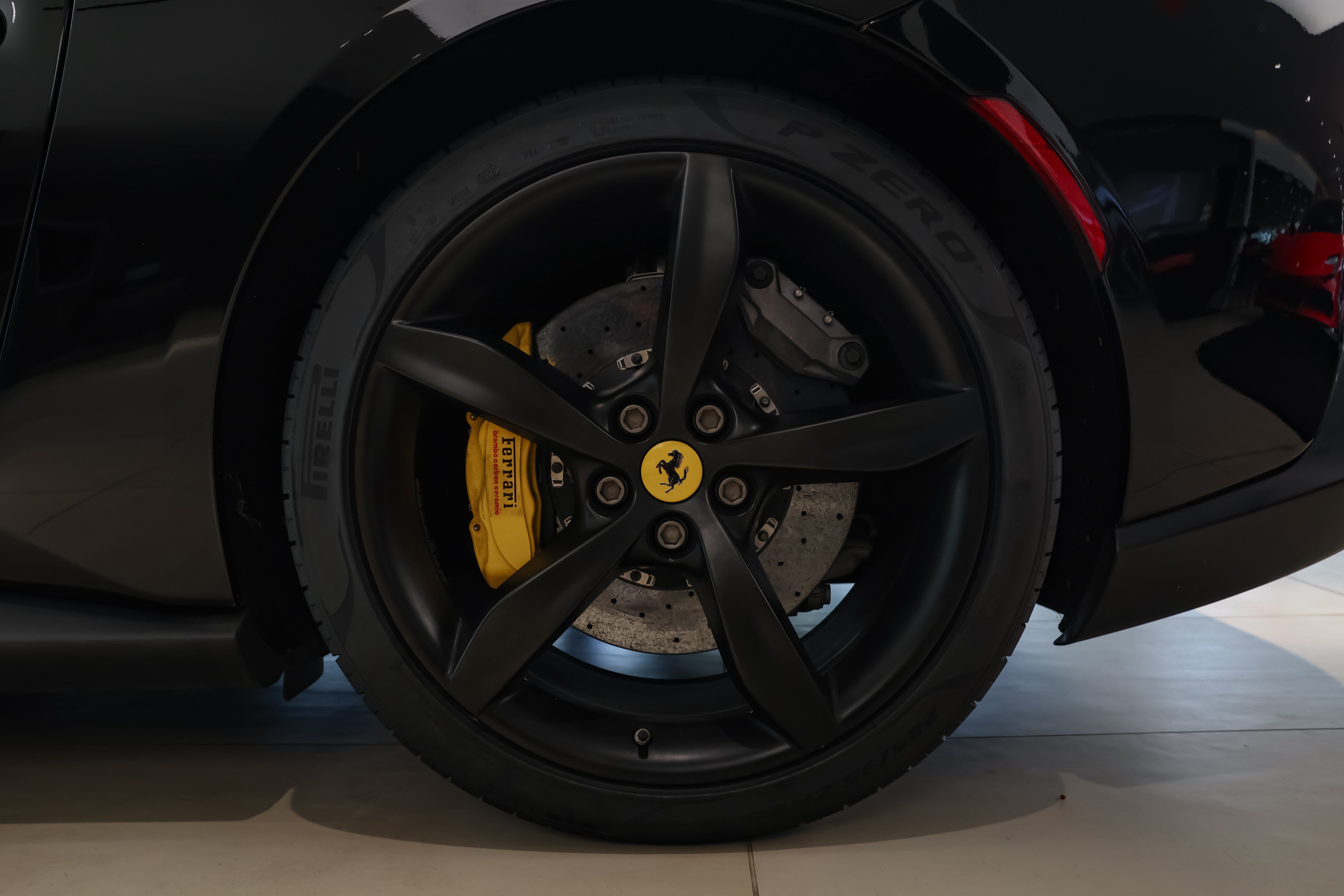 Used 2019 Ferrari Portofino RWD image 11