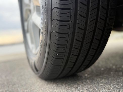 Used 2014 Kia Sorento LX image 9