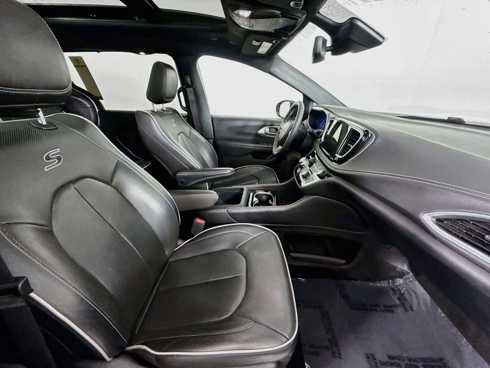 Used 2025 Chrysler Pacifica Limited FWD image 42