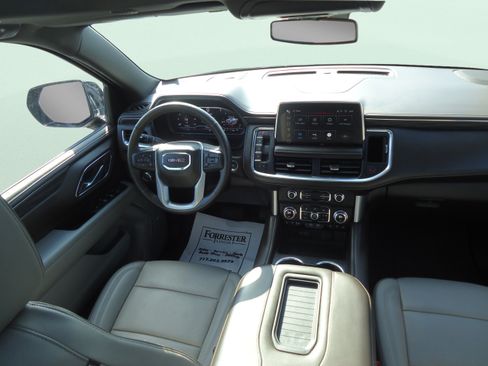 Used 2023 GMC Yukon SLT w/ SLT Luxury Package AWD/4WD image 11