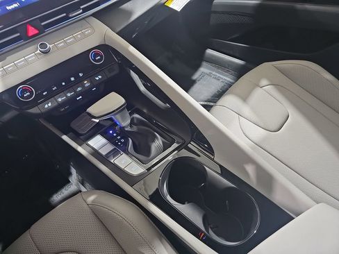 New 2026 Hyundai Elantra Limited FWD image 23