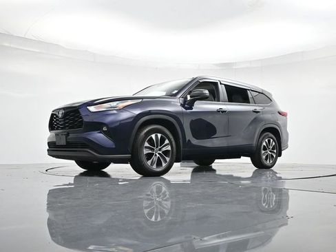 Used 2022 Toyota Highlander XLE image 34