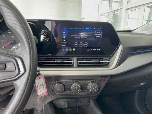 Used 2025 Chevrolet Trax LS FWD image 19