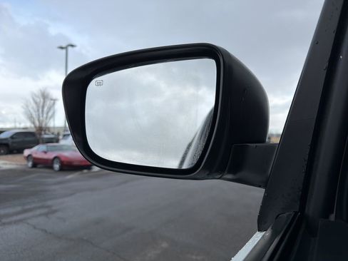 Used 2024 Nissan Frontier SL image 4