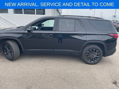 Used 2023 Chevrolet Traverse RS FWD image 2