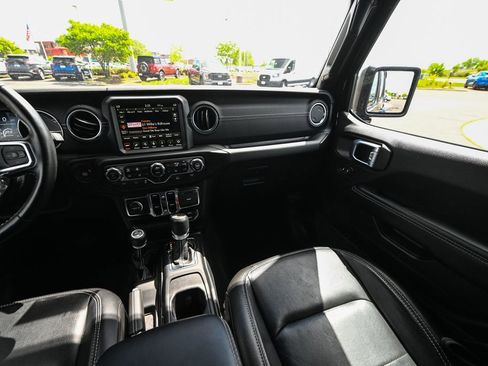 Used 2023 Jeep Wrangler Unlimited Sahara w/ Cold Weather Group AWD/4WD image 32