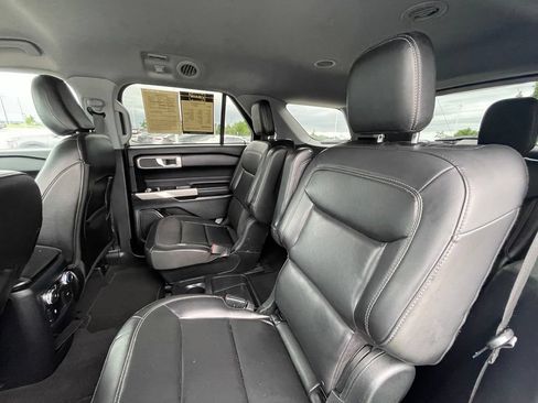 Used 2021 Ford Explorer XLT w/ Equipment Group 202A AWD/4WD image 25