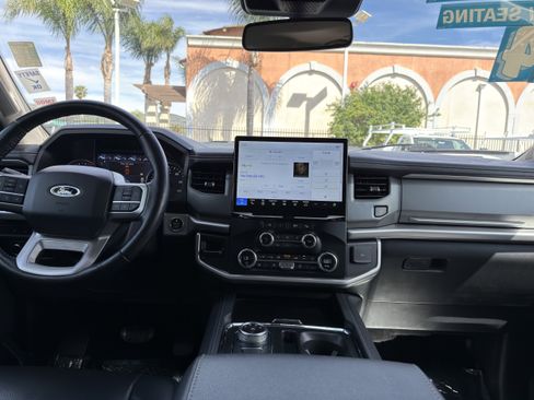 Used 2024 Ford Expedition XLT AWD/4WD image 21